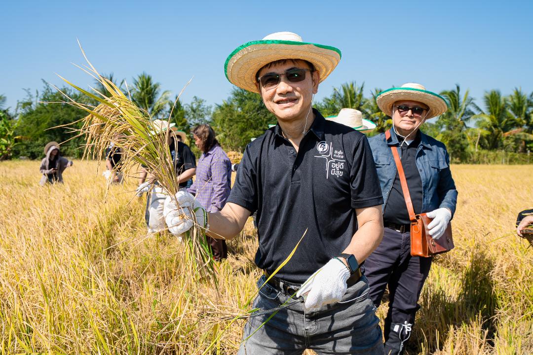ภาพประกอบข่าว PTG ส่งเสริมโครงการ"ปลูกข้าวแบบเปียกสลับแห้ง"