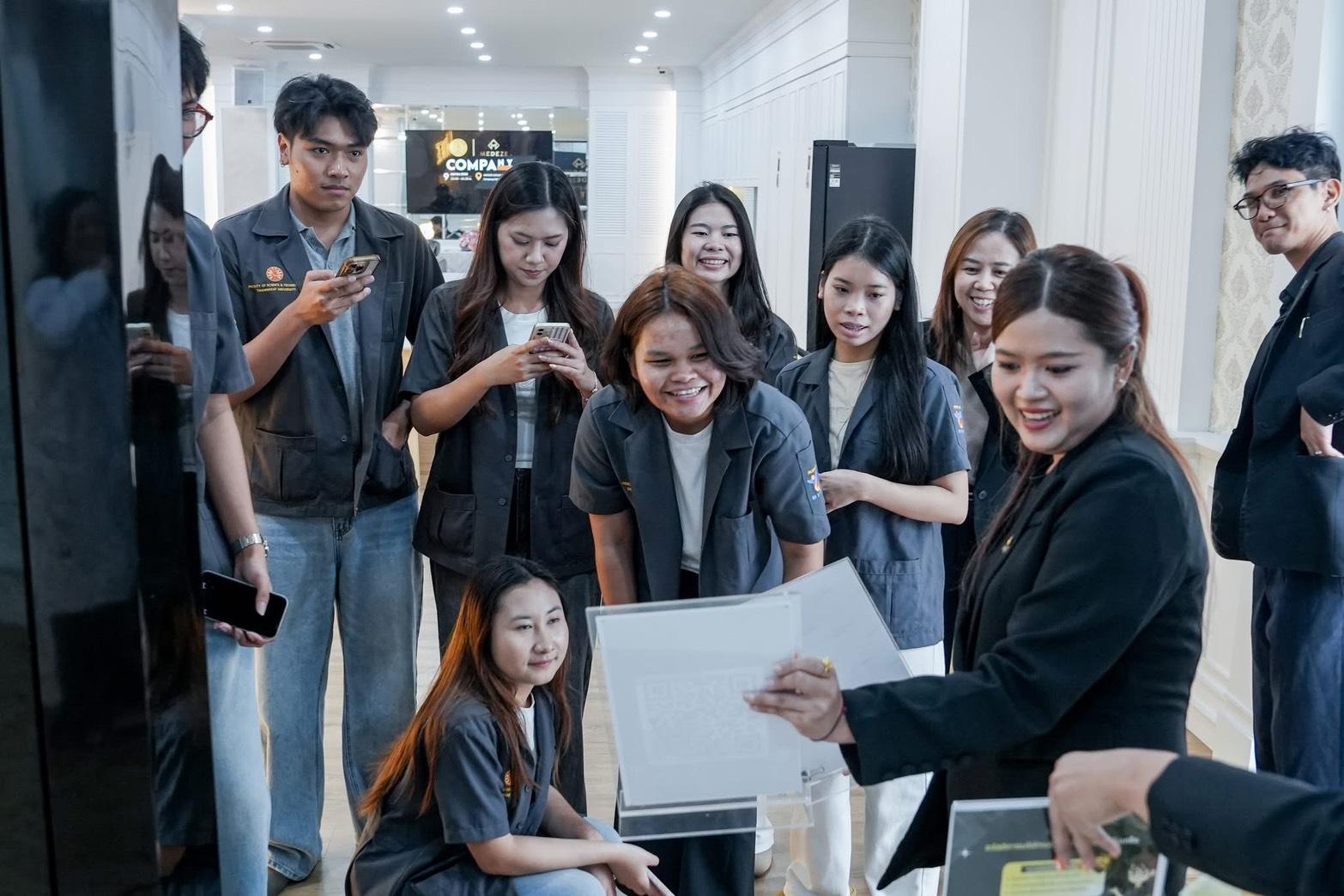 ภาพประกอบข่าว MEDEZE ต้อนรับนักศึกษาดูงานนวัตกรรมเซลล์ต้นกำเนิด